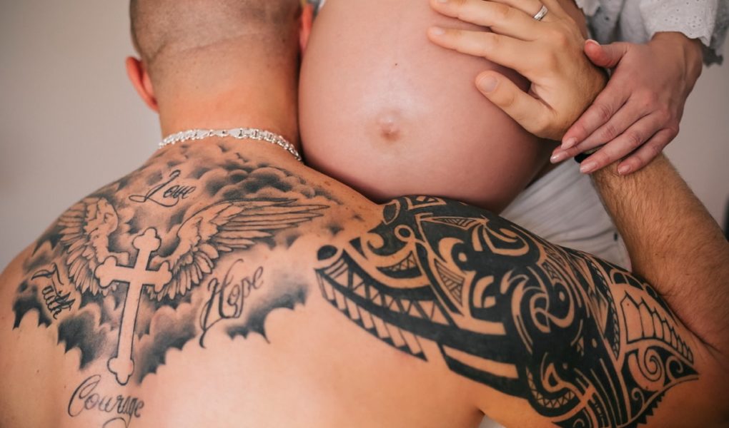 Tattoos and piercings during pregnancy: which dangers to be aware of?